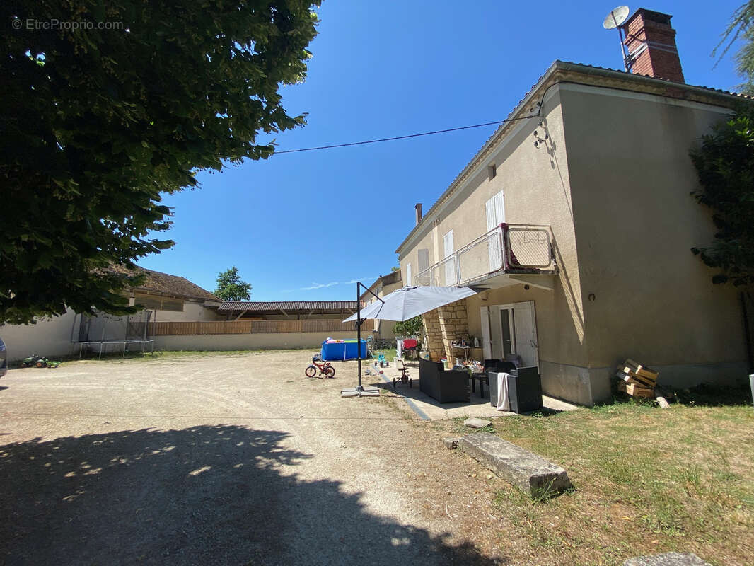 Maison à PUY-L&#039;EVEQUE