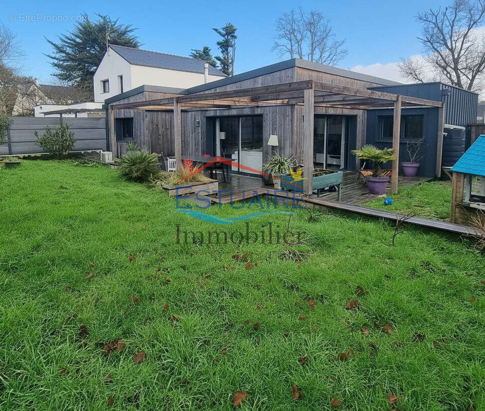 Maison à SAINT-ETIENNE-DE-MONTLUC