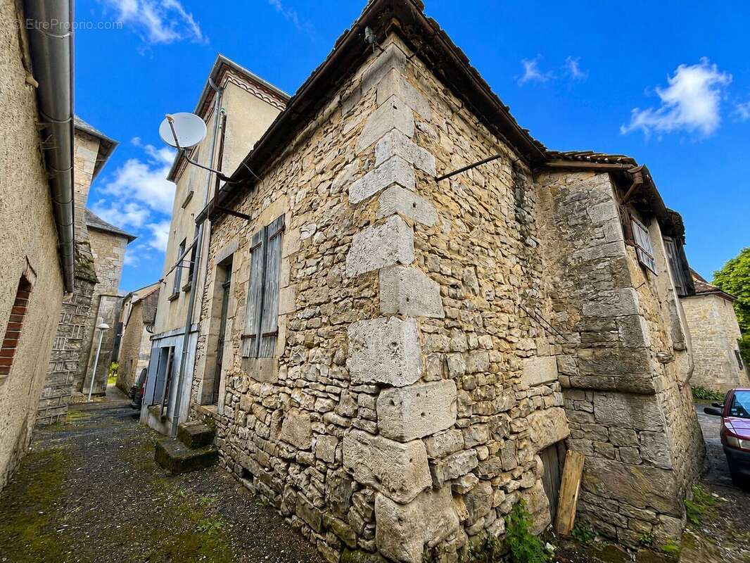 Façade dépendance - Maison à GRAMAT