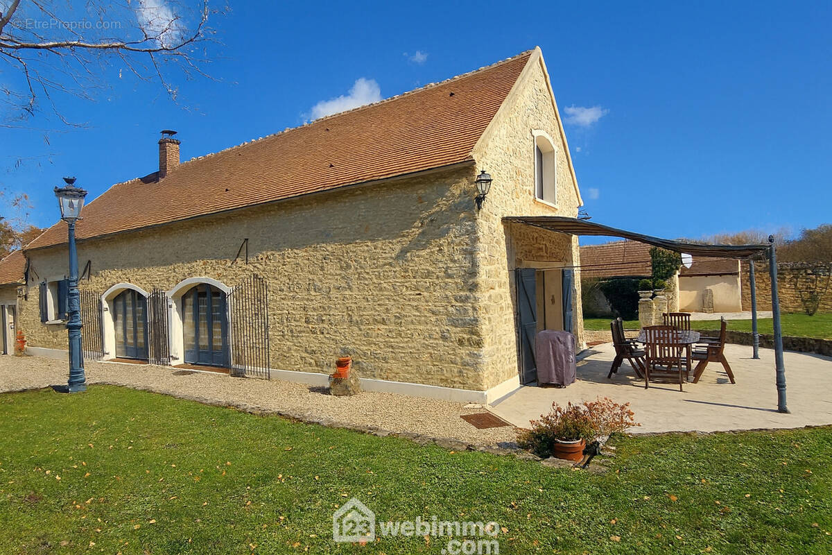 Une autre vue de la maison. - Maison à MILLY-LA-FORET