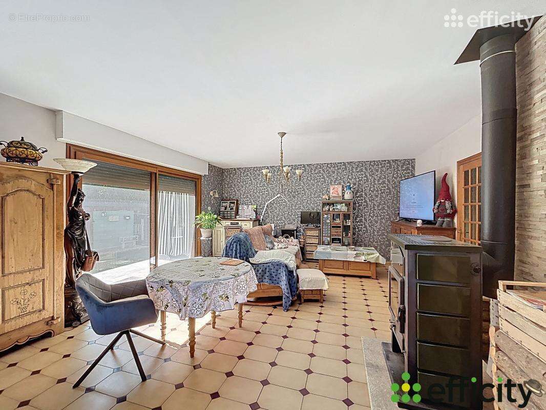 Maison à MIRIBEL-LES-ECHELLES