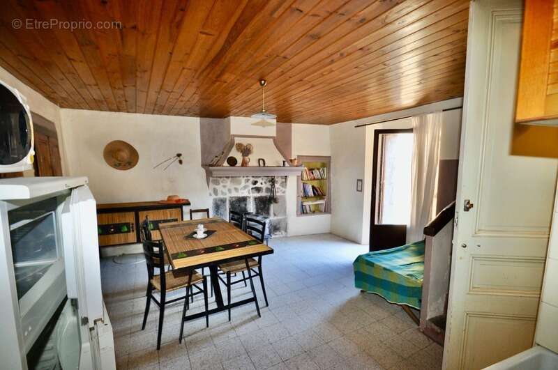 Dpt Alpes de Haute Provence (04), à vendre Proche ANNOT Maison de village en pierres 3 pièces, 60m², Cave et Terrasse - photo 3