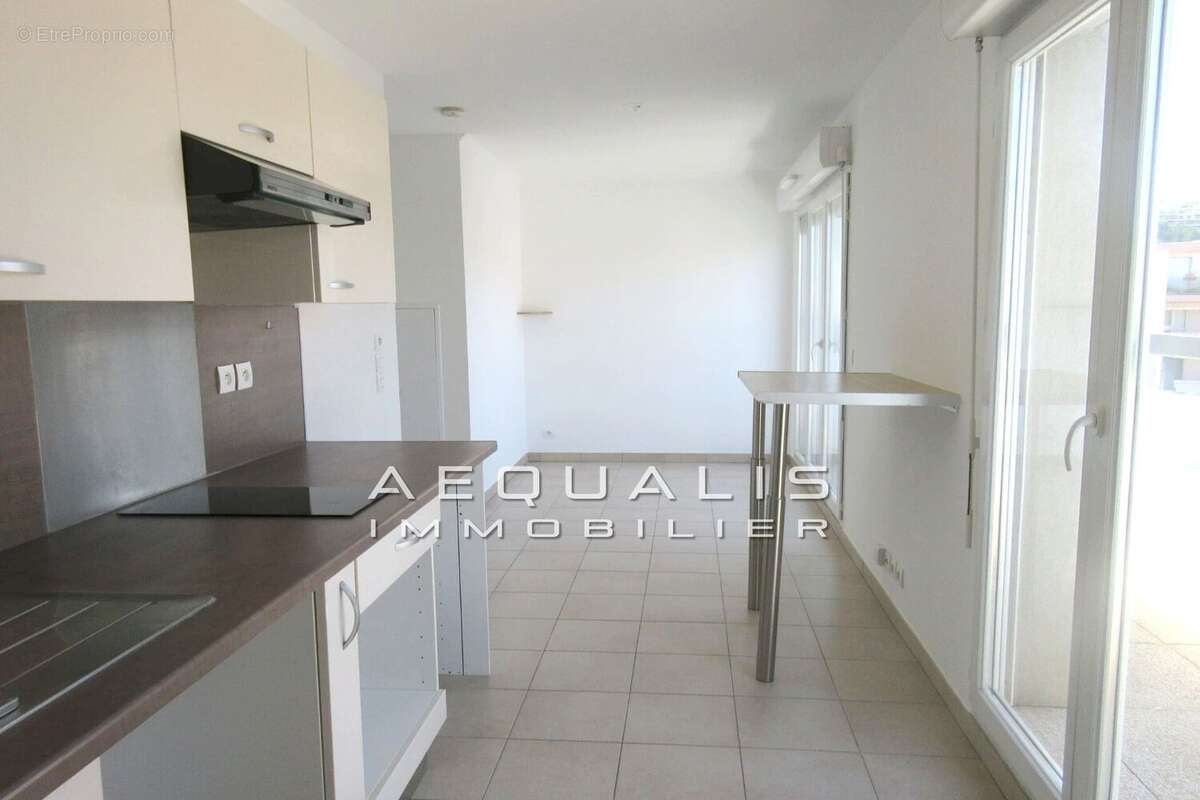 Appartement à SAINT-LAURENT-DU-VAR