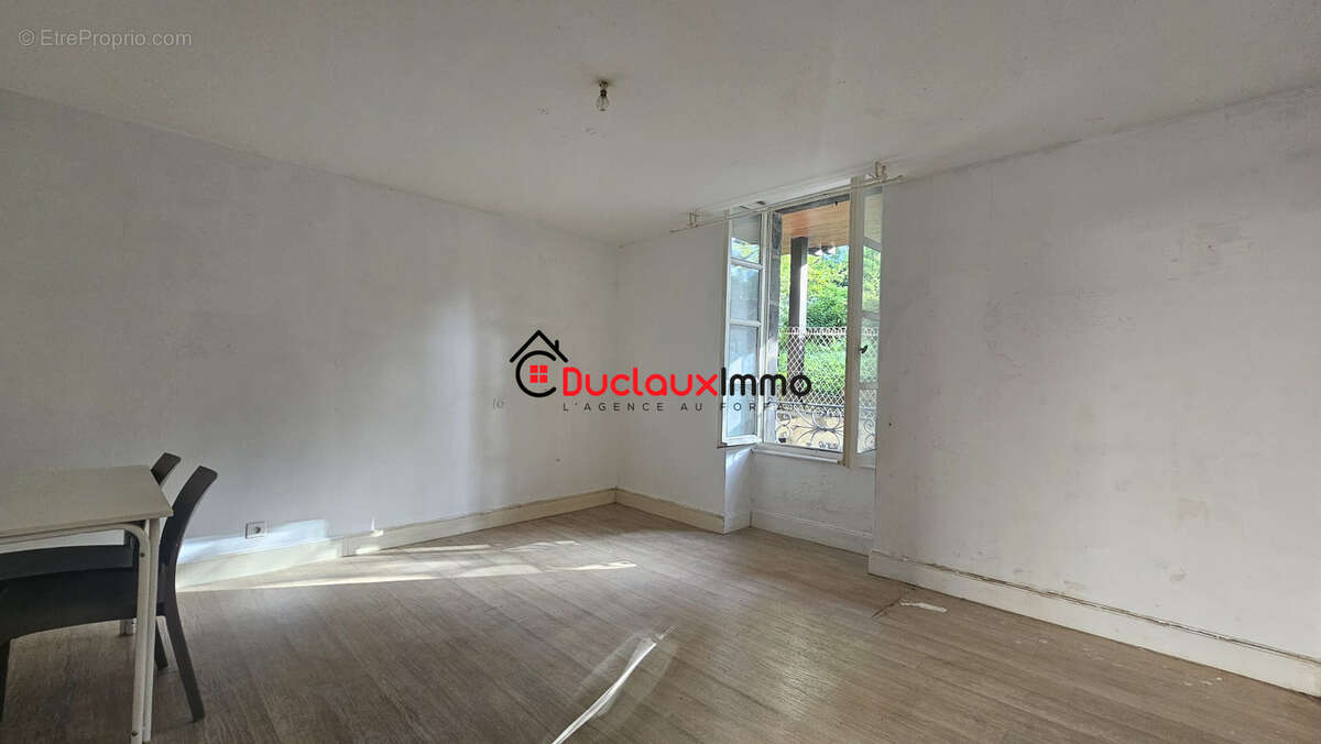 AURILLAC - Quartier très recherché - Immeuble en MONOPROPRIETE - photo 9