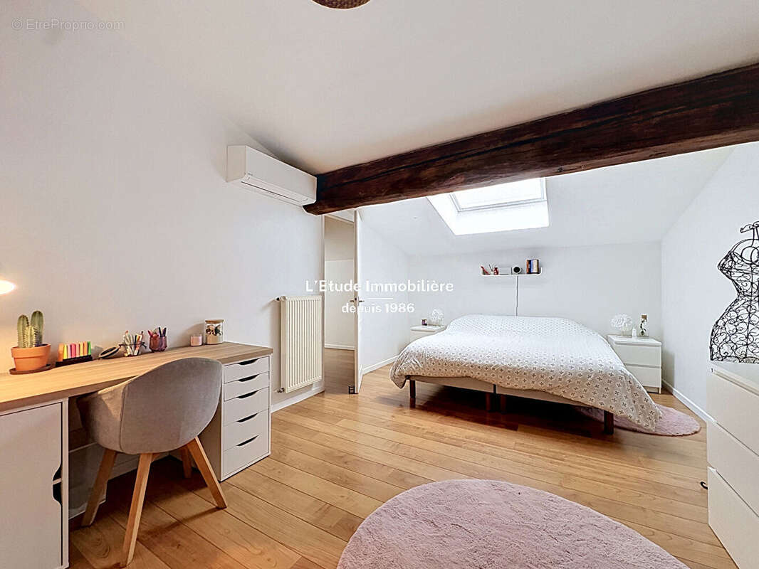 A VENDRE Maison Caluire LE BOURG 6 pièce(s) 136.30 m2 avec jardinet et Terrasse - photo 10