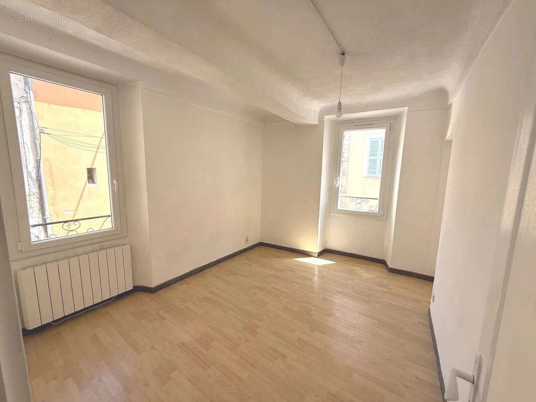 Appartement à TOURVES