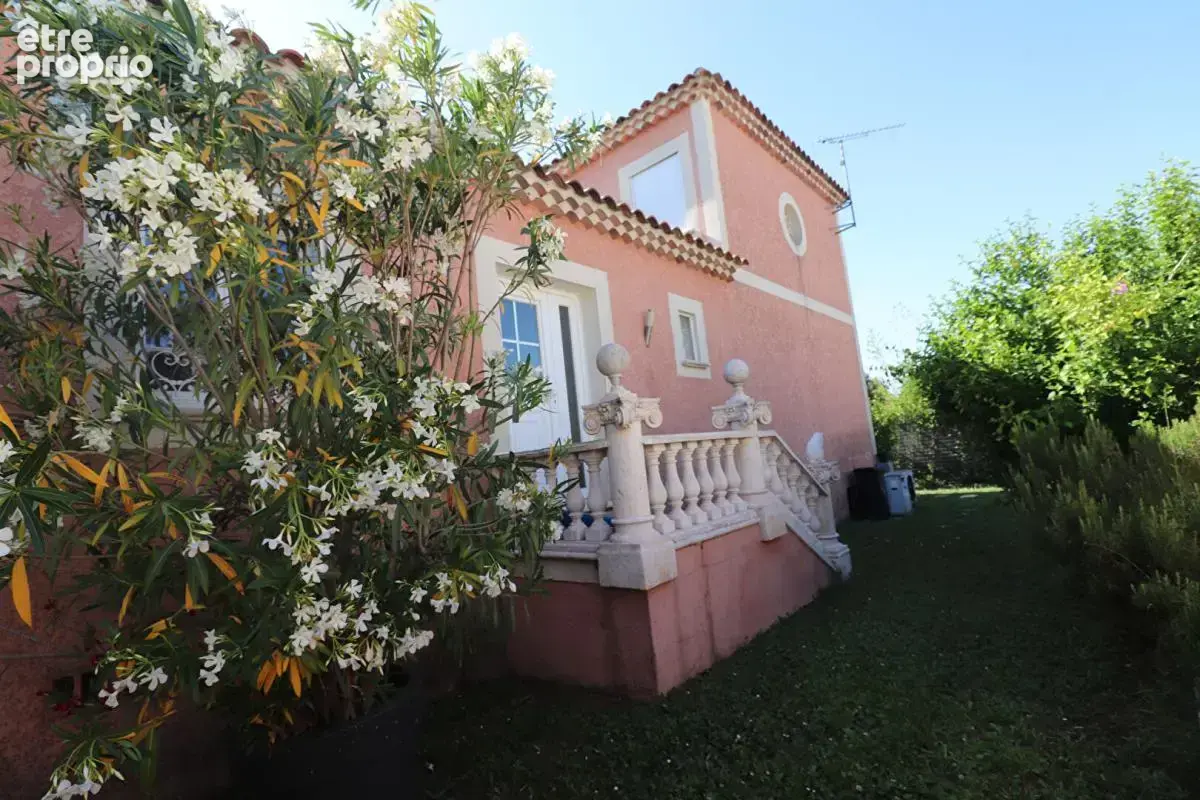 Villa Arles T 5/6  de 165 m²  avec Jardin - photo 7