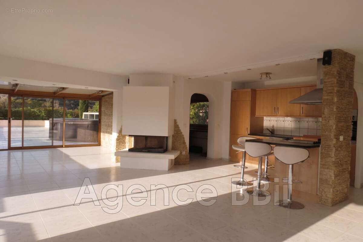 Appartement à MANDELIEU-LA-NAPOULE