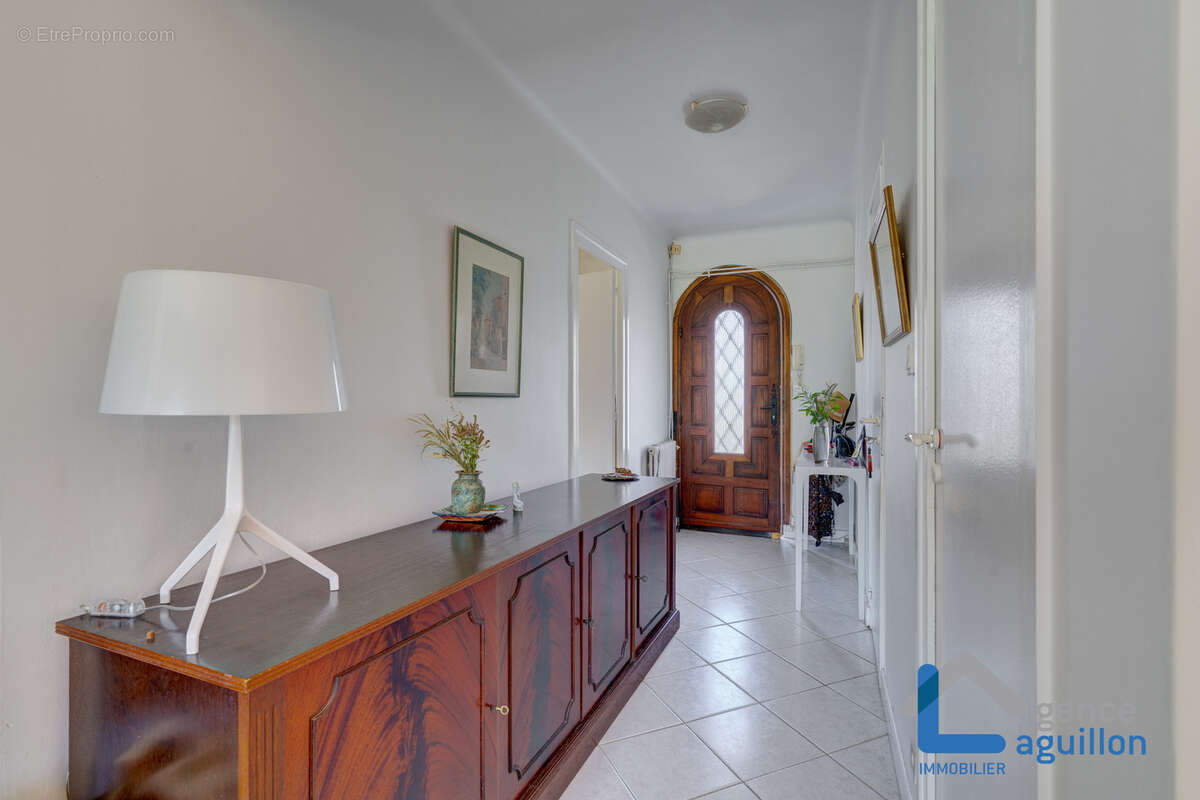 Maison de 170m2 comprenant deux appartements t3 - photo 4