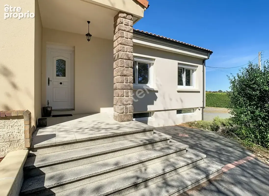 Maison sur sous sol à vendre sur la commune de Gesté avec un grand terrain - photo 4