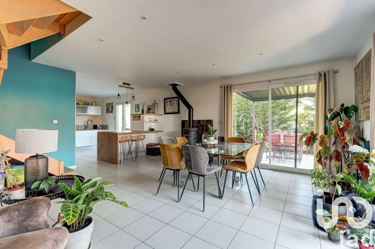 Photo 4 - Maison à SAINT-GENIS-LES-OLLIERES