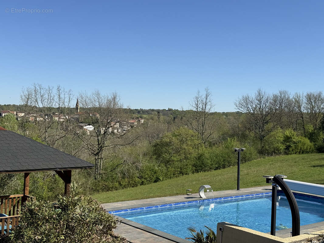 Maison à SAINTE-MAURE-DE-PEYRIAC