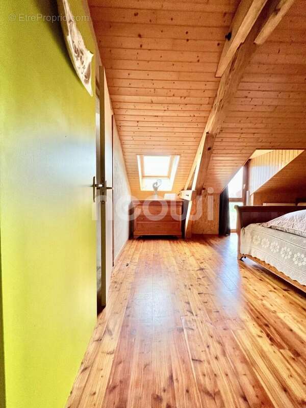 Maison à SAINT-CLEMENT-DE-REGNAT