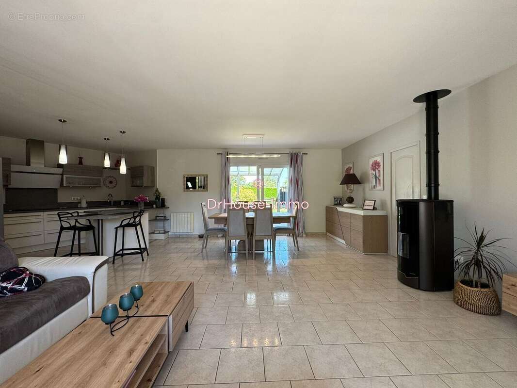 Maison 159 m² à Saint-Benoit  - photo 5