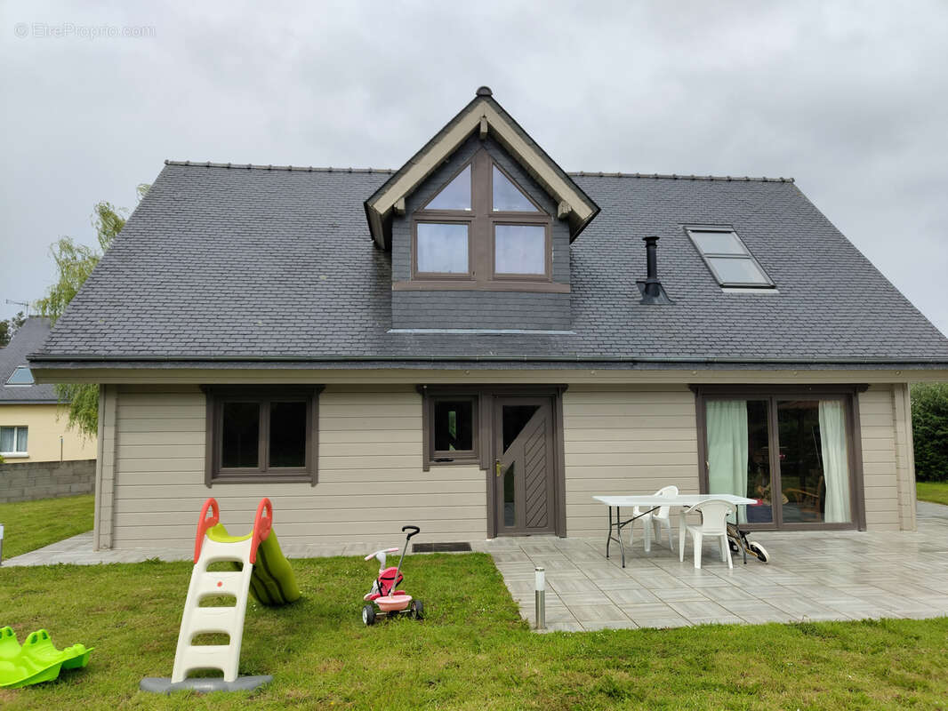 Maison à CAOUENNEC-LANVEZEAC