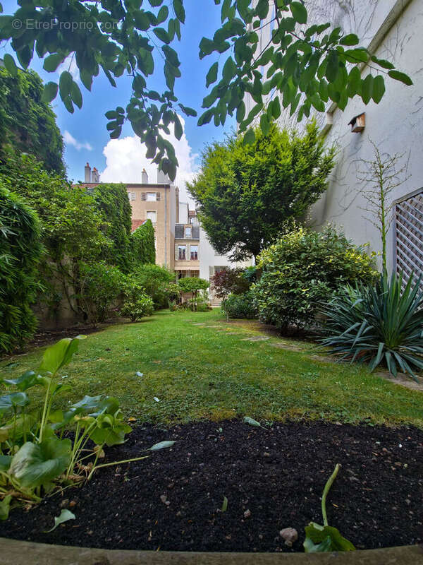 Bien d'exception à deux pas de la place Stanislas - 313m² avec jardin et dépendances - photo 4