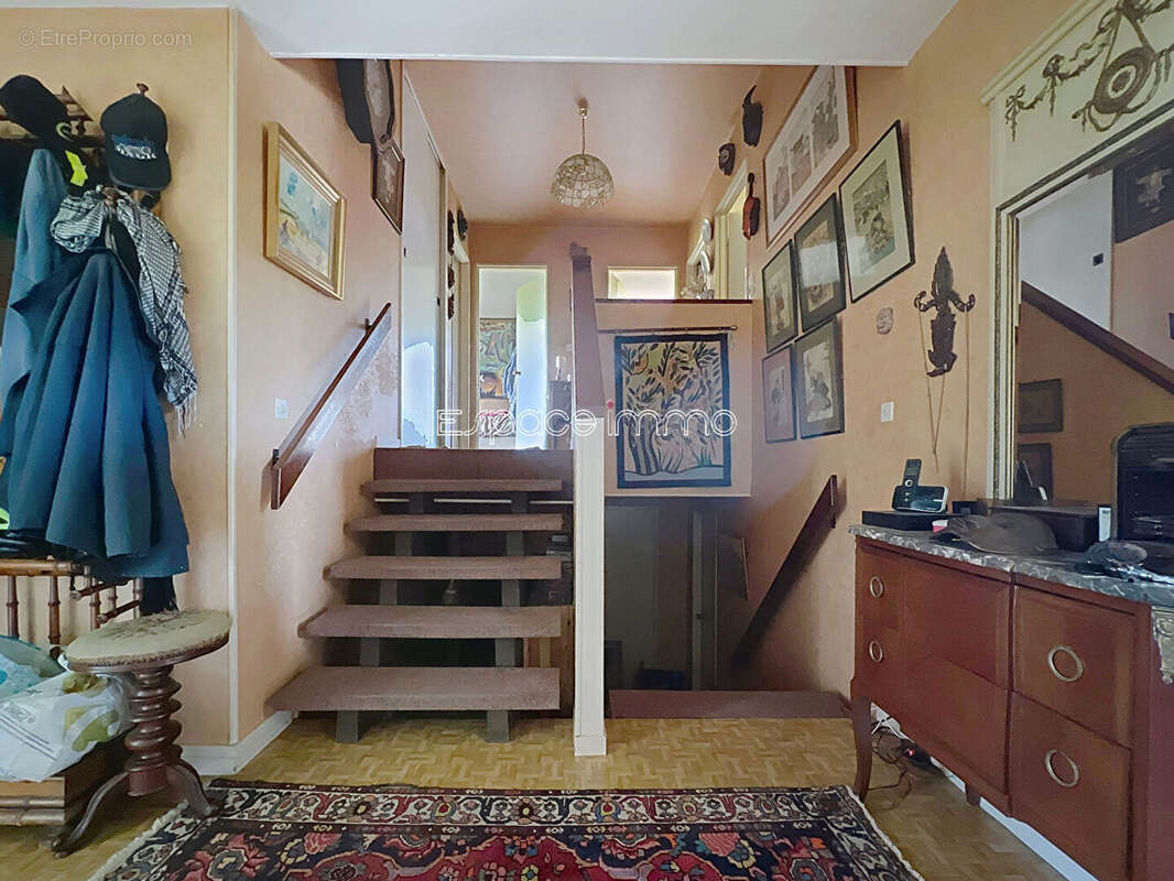 Maison à MONT-SAINT-AIGNAN