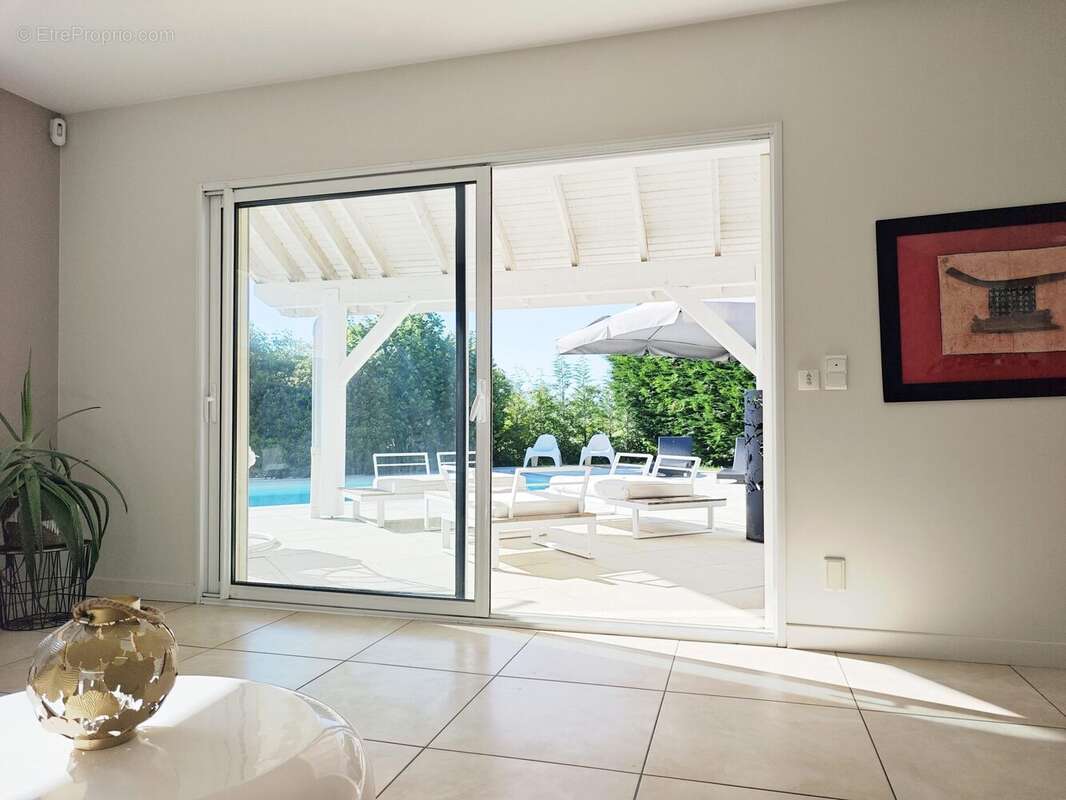 Maison 191 m² à Echenevex  - photo 7