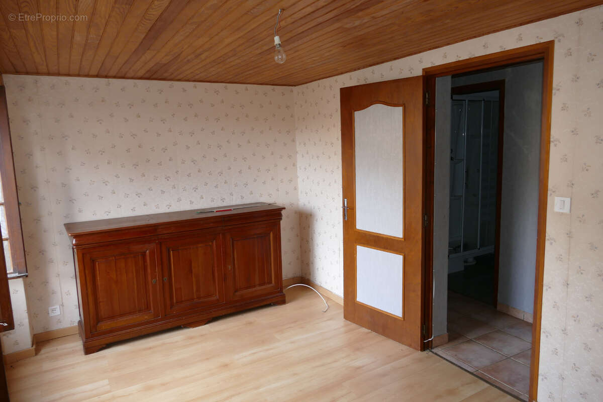 Maison en pierre avec petit jardin proche commerces et services (Puycapel-Calvinet, 15) - photo 9