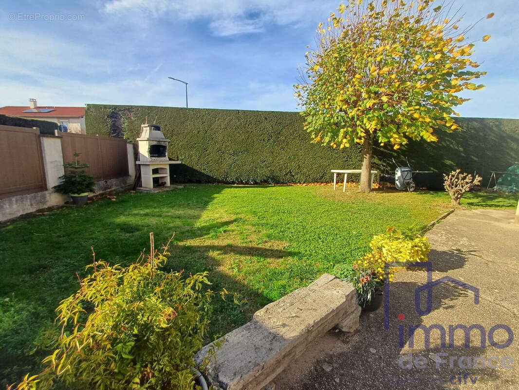 Maison à VEAUCHETTE