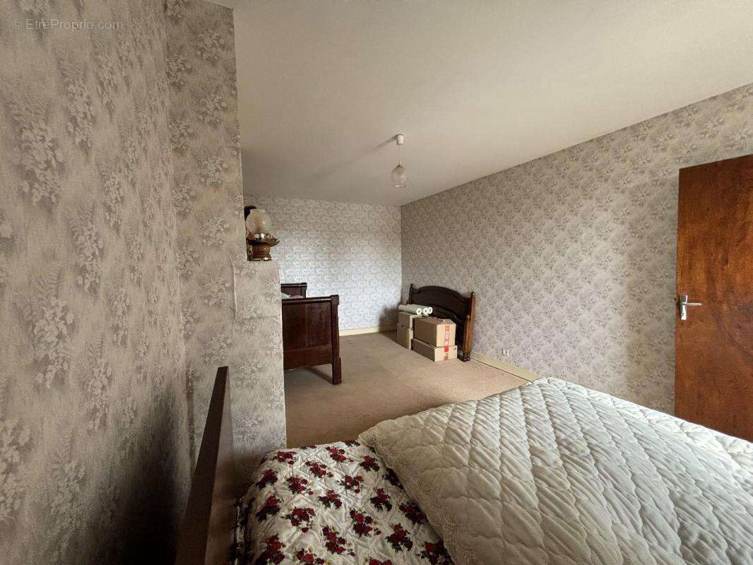 Maison à ROANNES-SAINT-MARY