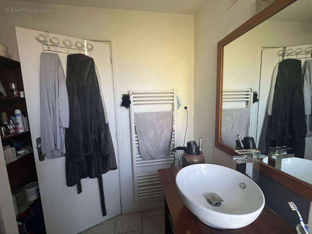Maison 3 chambres, jardin et dépendances - photo 11