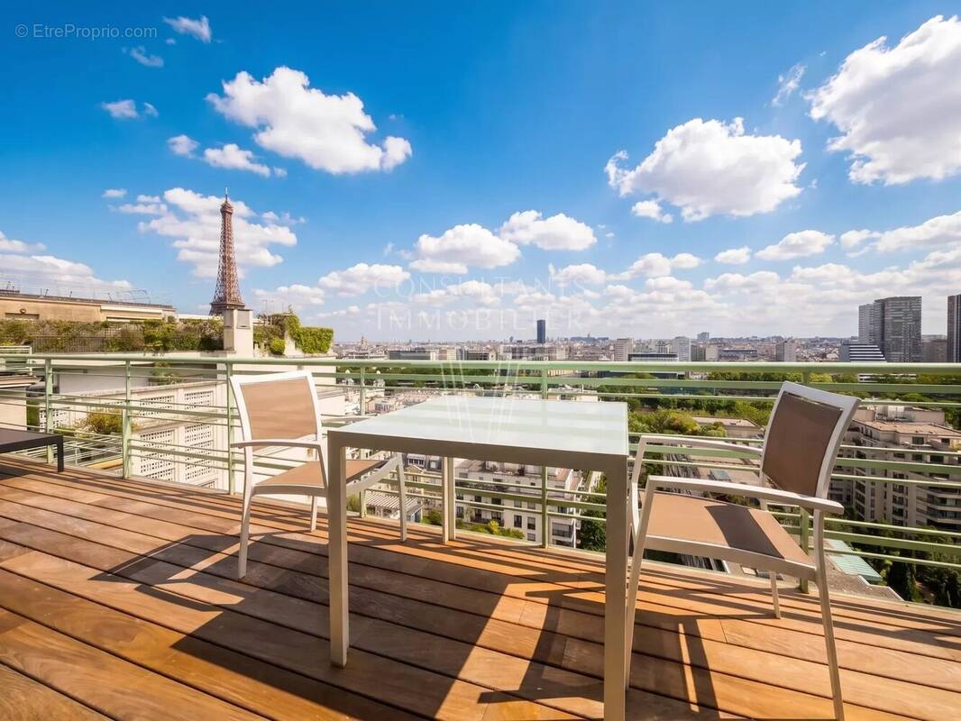 Appartement à PARIS-16E