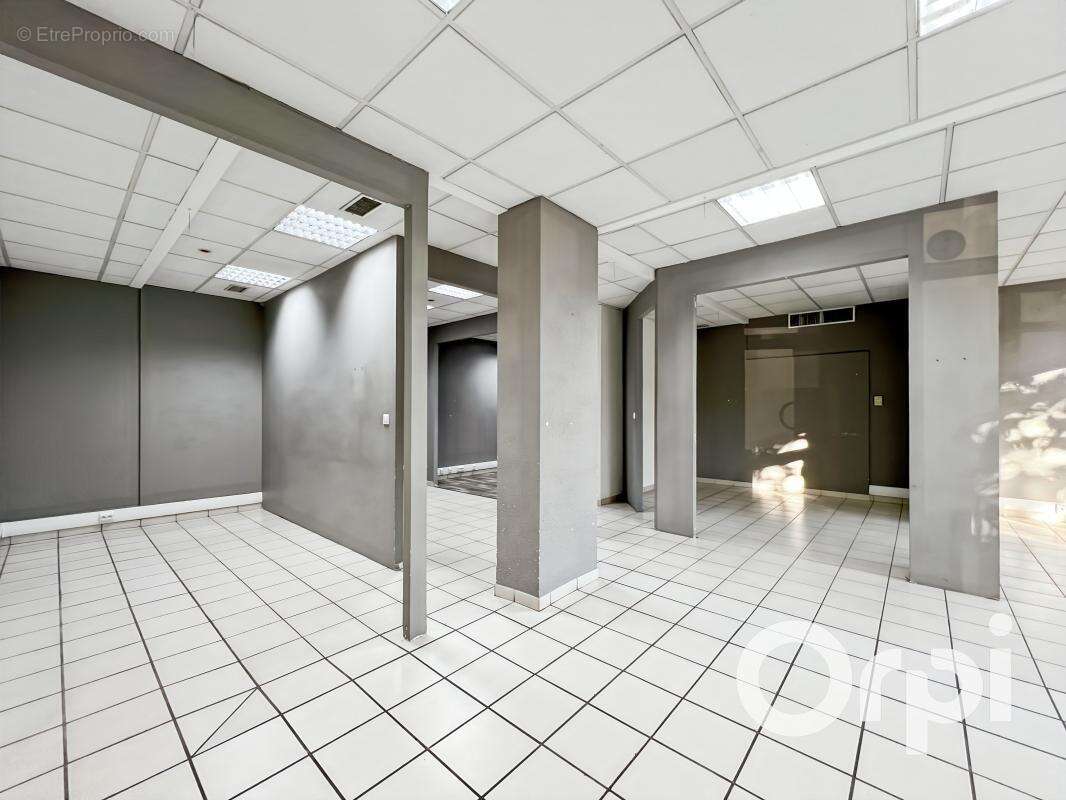 Commerce à LIVRON-SUR-DROME