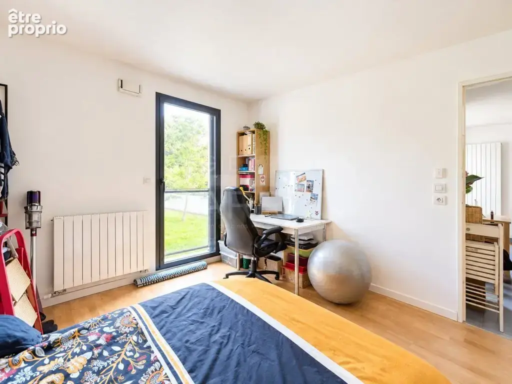 Métro Cuire -T2 37m² avec balcon - cave - garage en option - photo 5