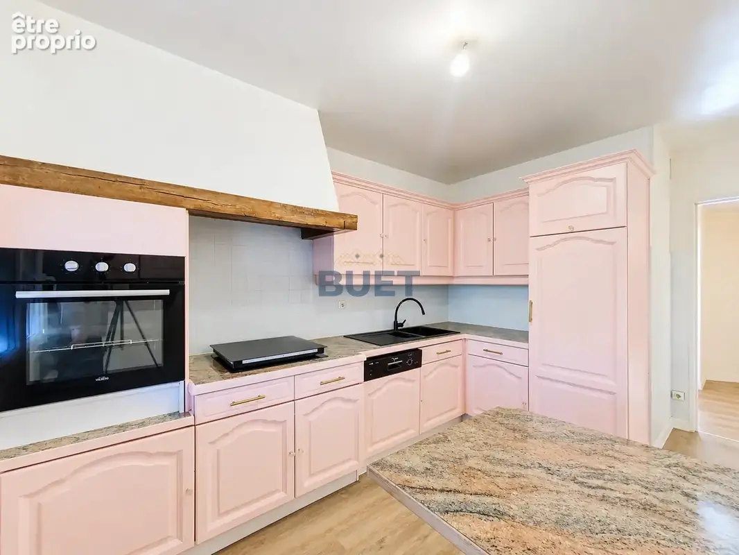 À decouvrir : spacieux appartement t5 avec cave et garage   rue prosper de barante - photo 3
