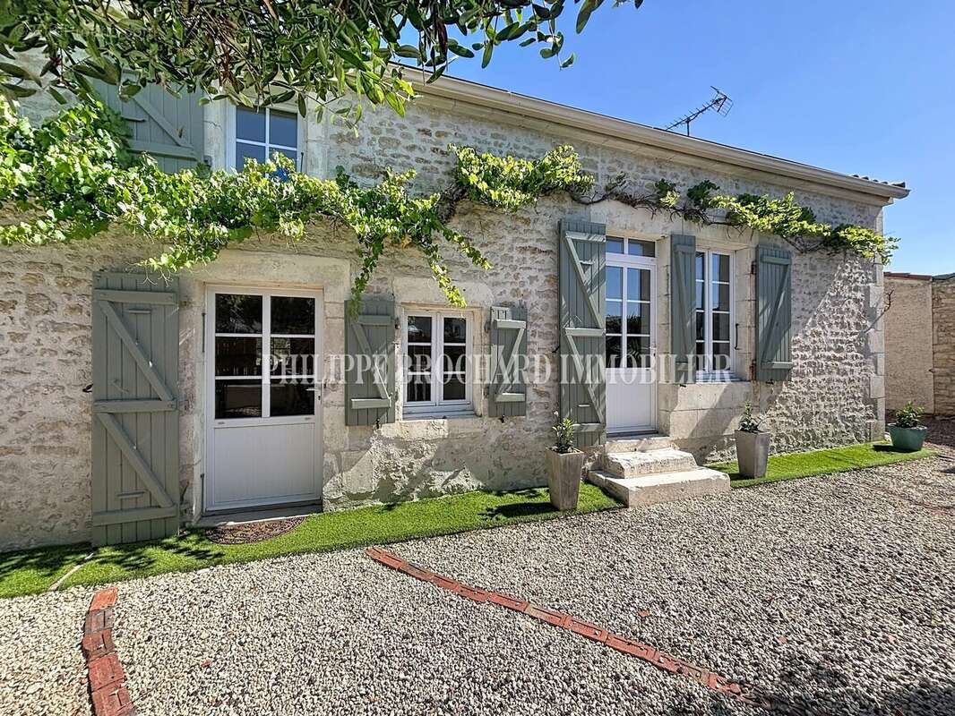 Maison 179 m² à Peault  - photo 3