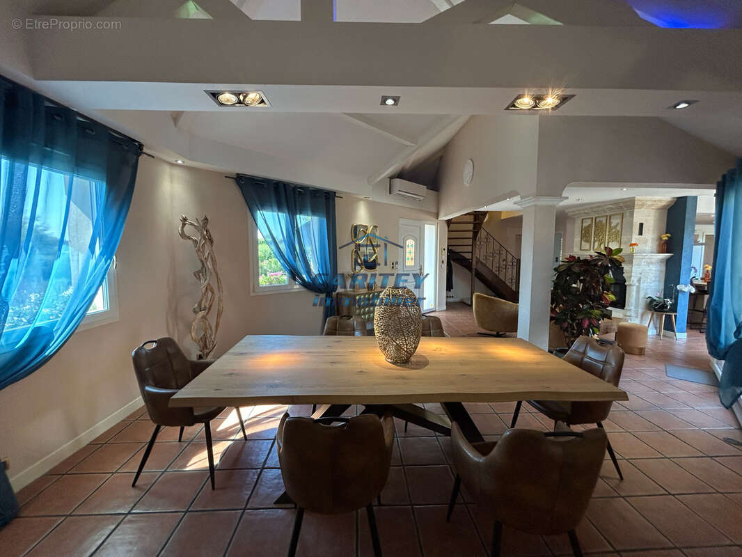 Magnifique maison de 180 m2 sur un terrain de 1753 m2 située sur la commune de ANDORNAY - photo 12