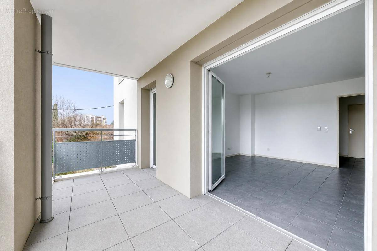 Appartement à DECINES-CHARPIEU