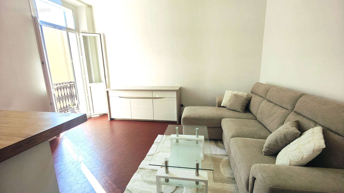 Cannes Bas Montfleury proche Résidence le Gallia - Appartement Cannes 2 pièces 45.46 m2 avec double cave et balcon - photo 7