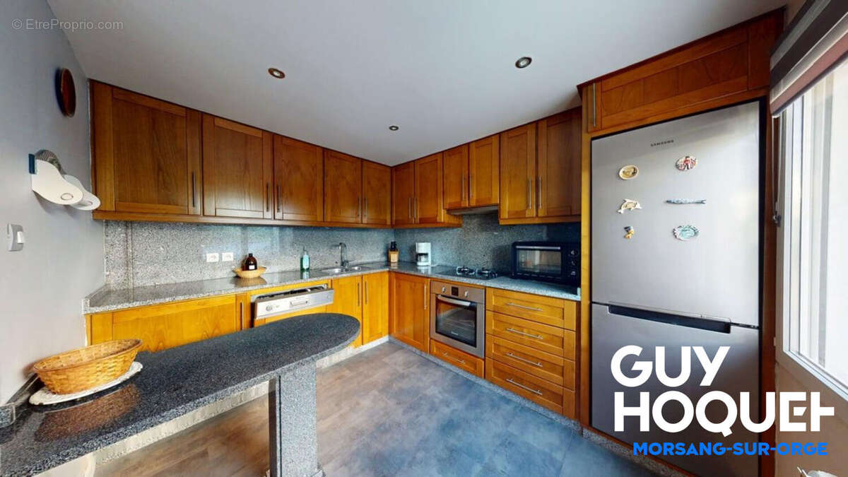 Maison à SAINTE-GENEVIEVE-DES-BOIS