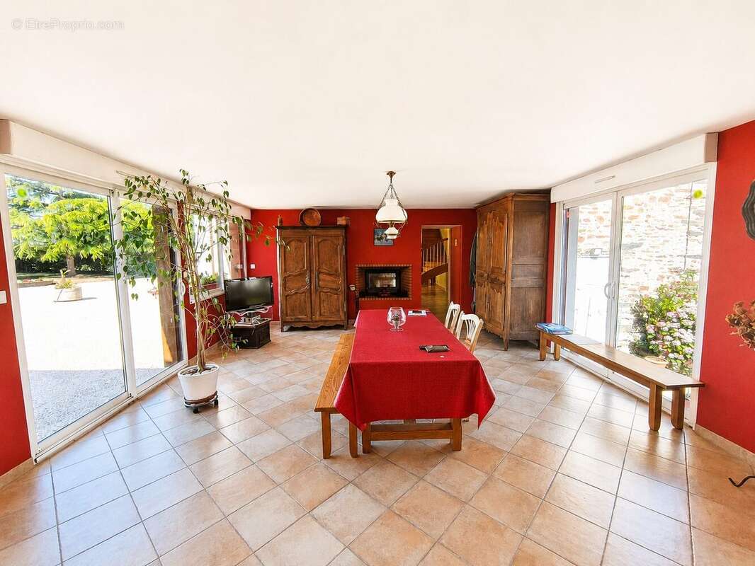 Maison 175 m² à Argentre-Du-Plessis  - photo 7