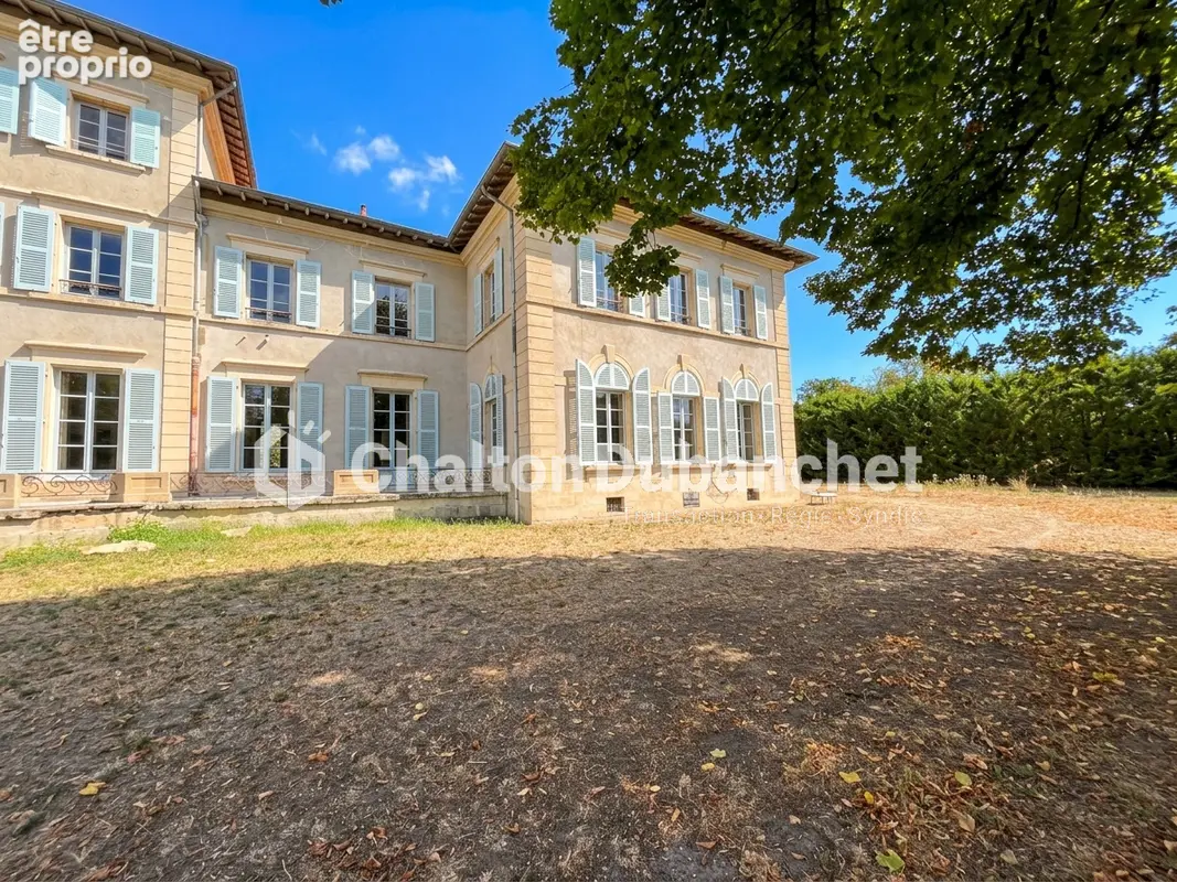 Maison 10 pièces 300 m² à vendre à Mornand-En-Forez (42600) - photo 1