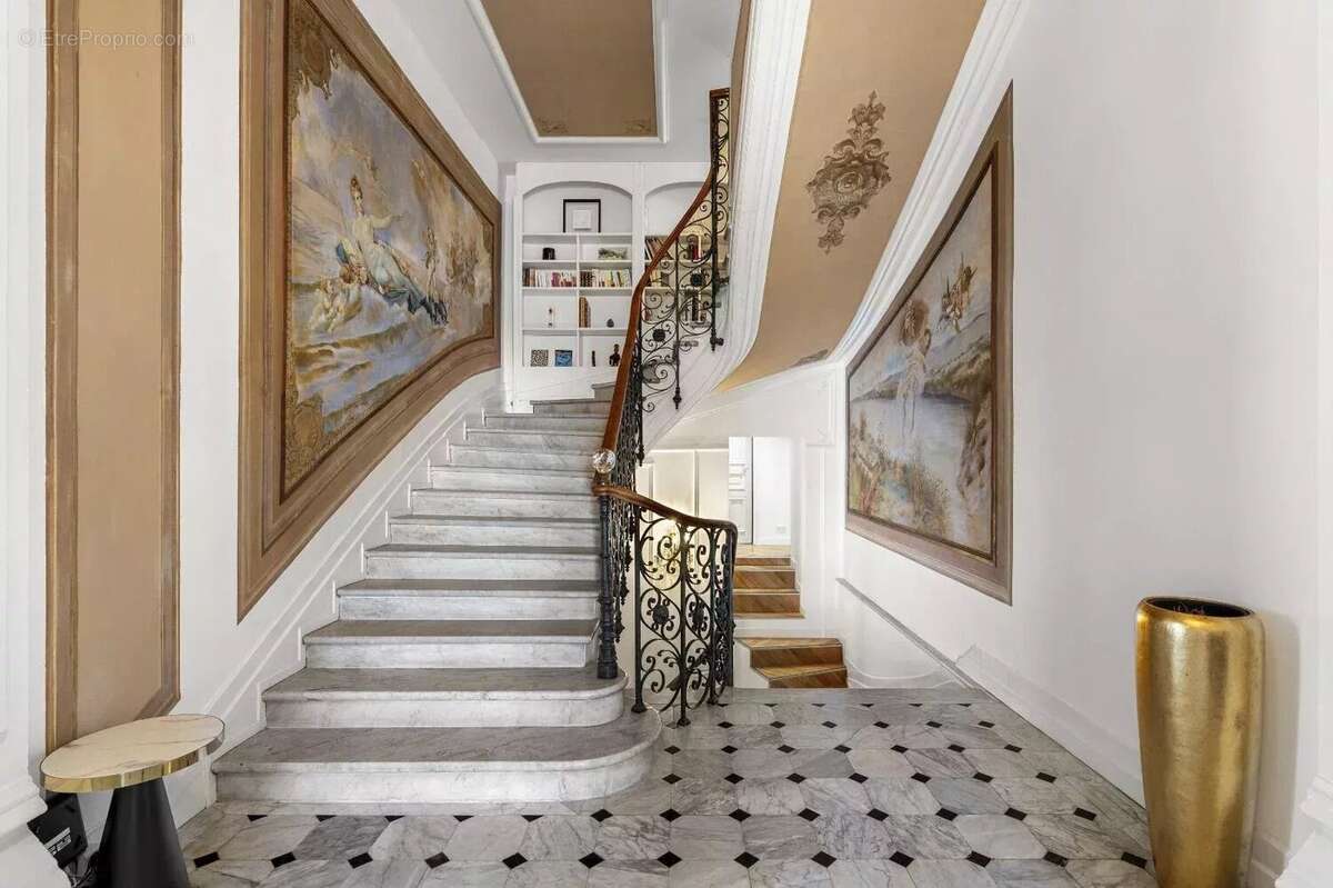 Port de Nice, vente appartement villa Belle Epoque, grand jardin, vue mer - photo 11