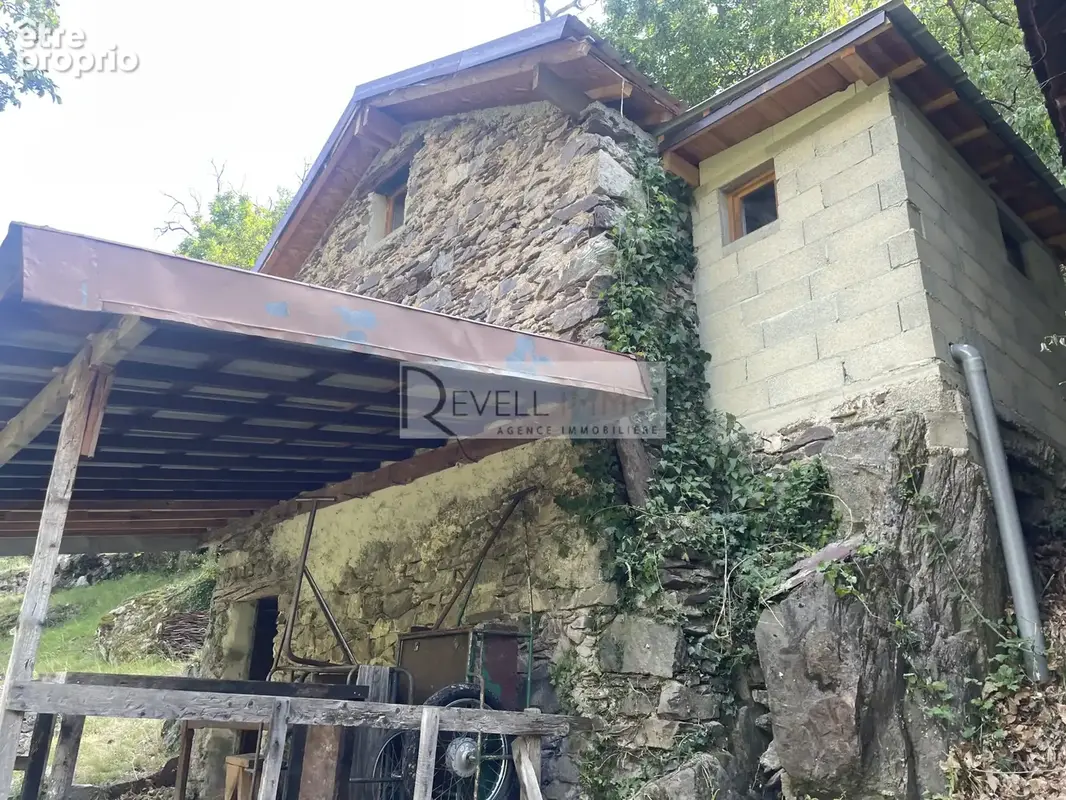 À vendre   Appartement, terrain et grange à Roure - photo 2