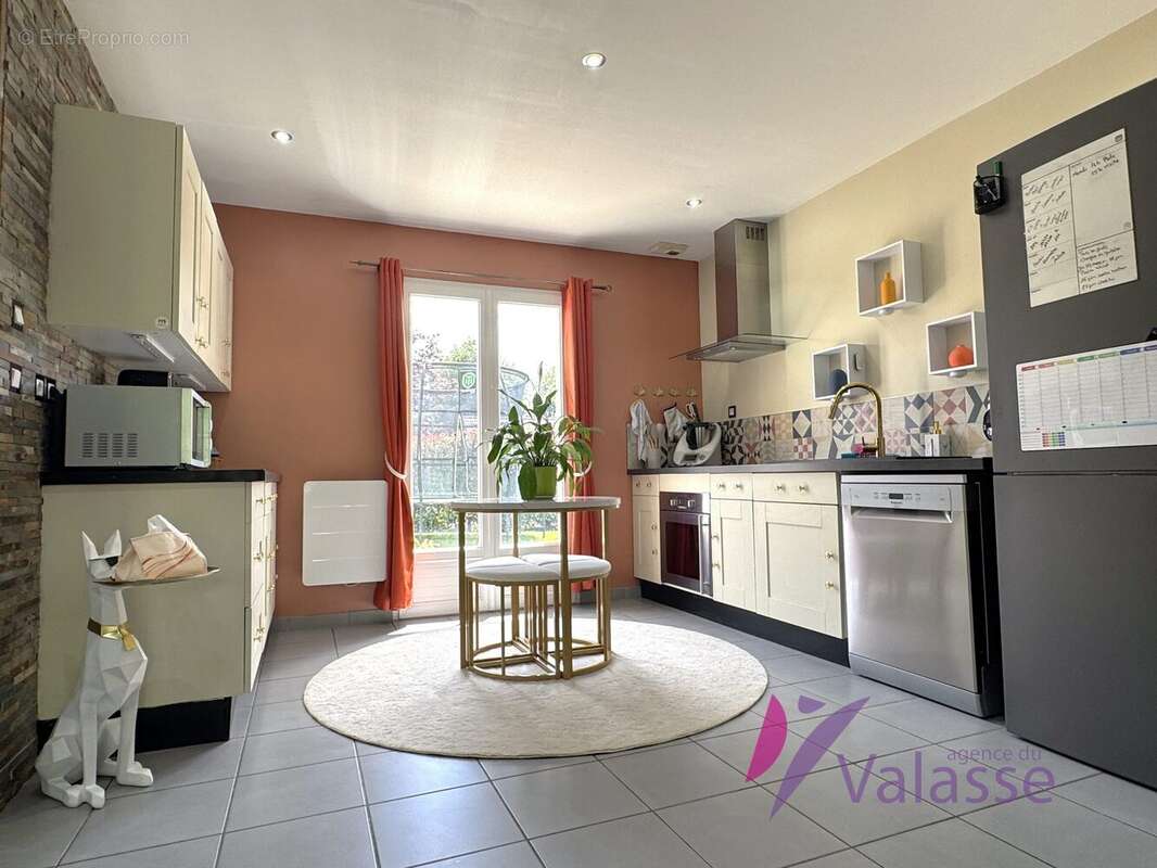Maison à GRUCHET-LE-VALASSE