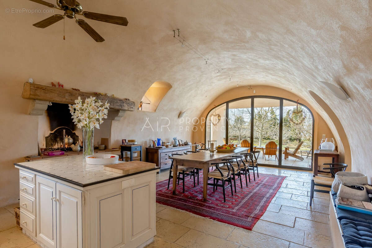 Salle à manger  - Maison à BONNIEUX