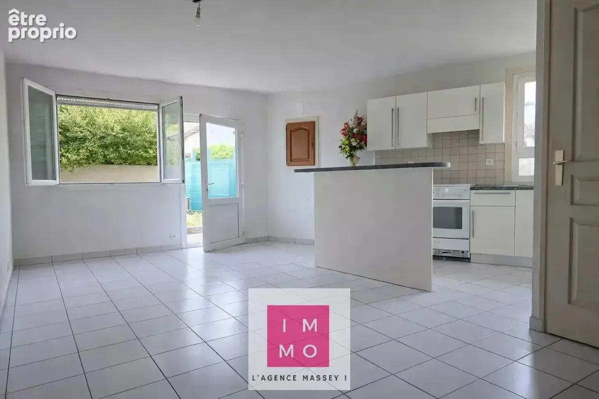 Maison  t3 plain pied 92m² + atelier/depot 222m² + dépendances 140m² - photo 2