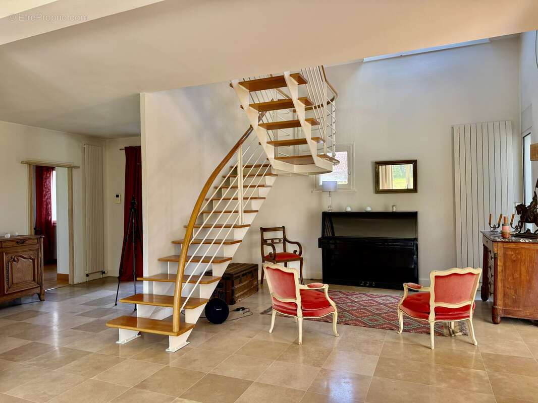 Maison à PONT-SAINTE-MARIE