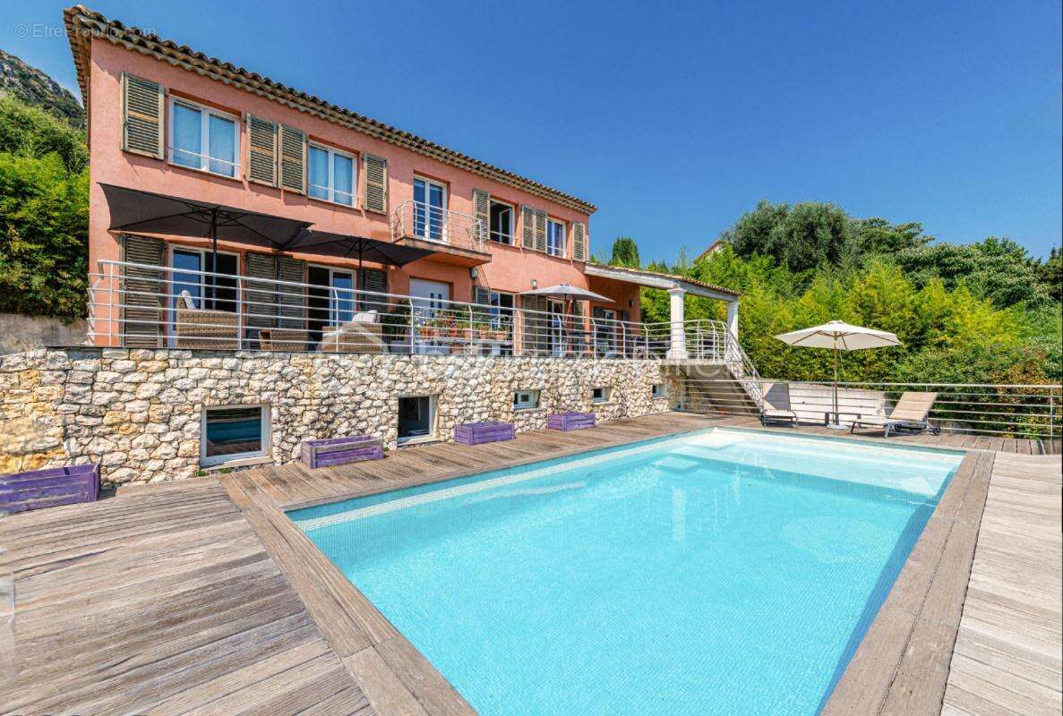 Élégante bastide avec vue mer, piscine et 160 m² d'annexes - photo 2