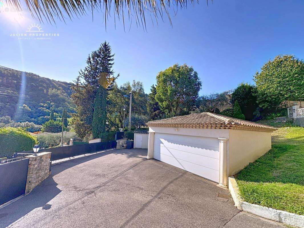 Maison à MANDELIEU-LA-NAPOULE