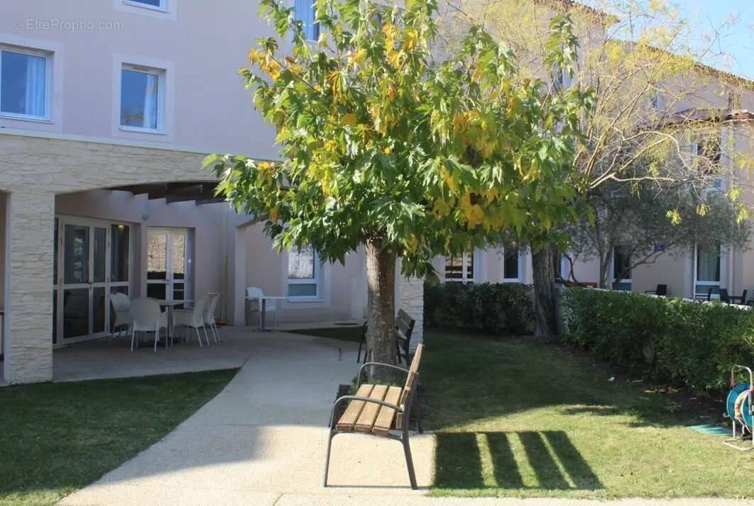 INVESTISSEMENT LOCATIF  Parignargues  Résidence EHPAD Château Notre-Dame - 7 % de rentabilité - photo 6