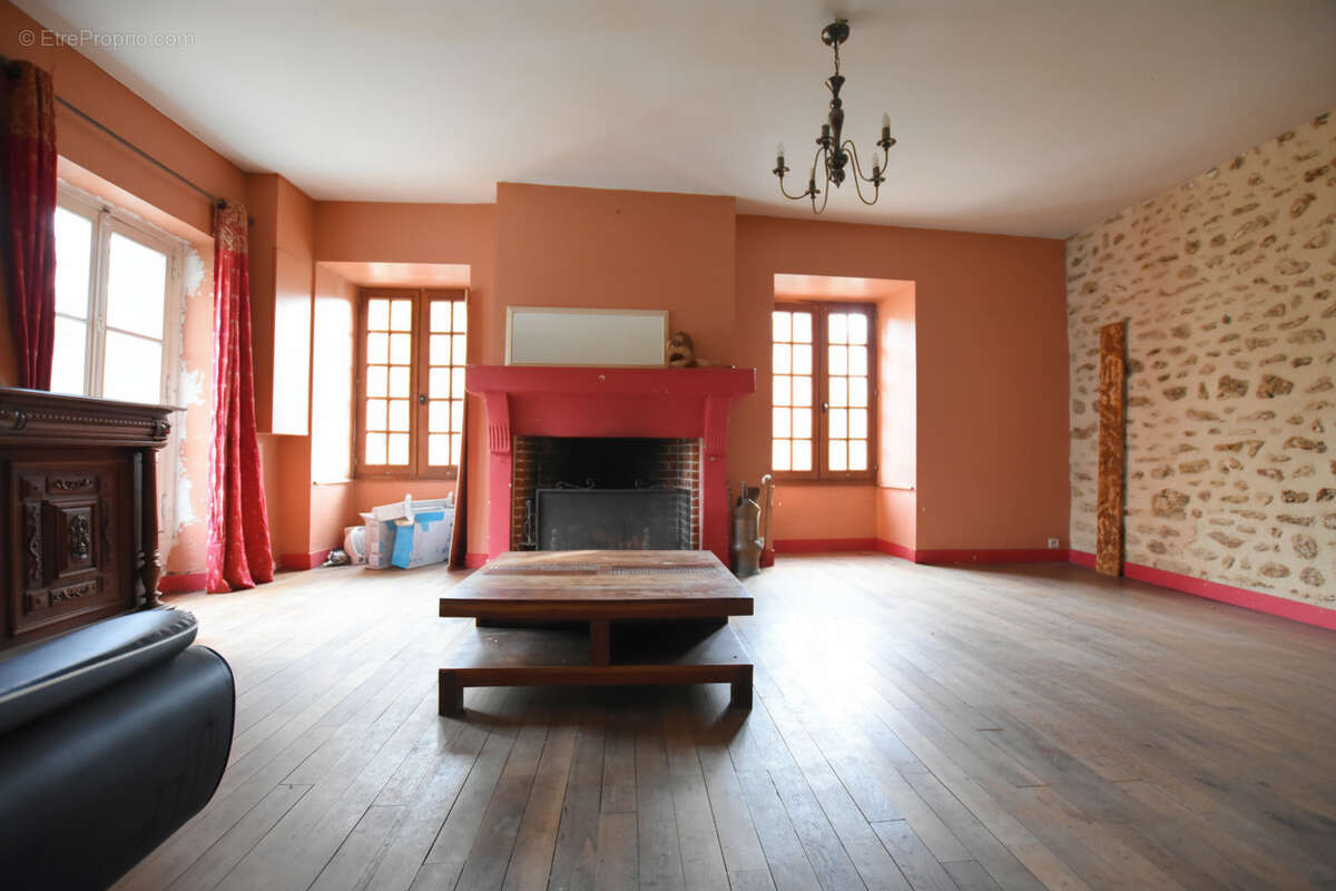 Maison à LES ESSARTS-LE-ROI