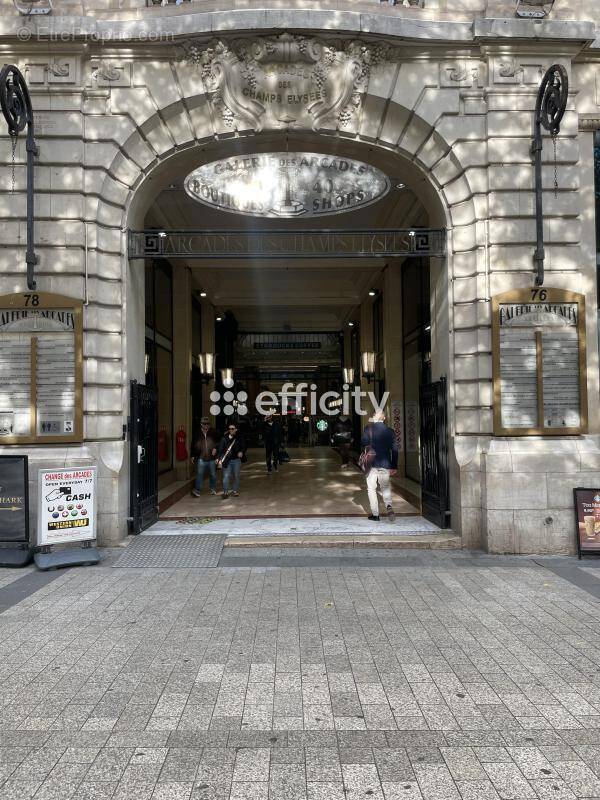 Appartement à PARIS-8E