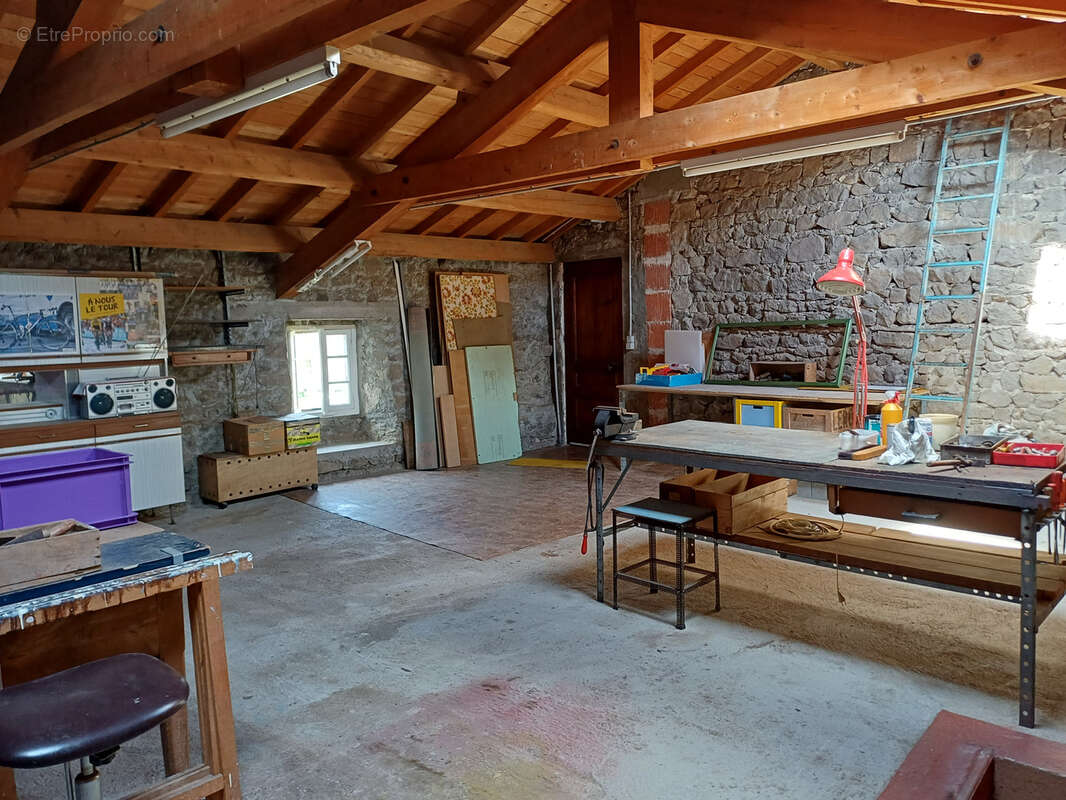 Maison à MONTREGARD