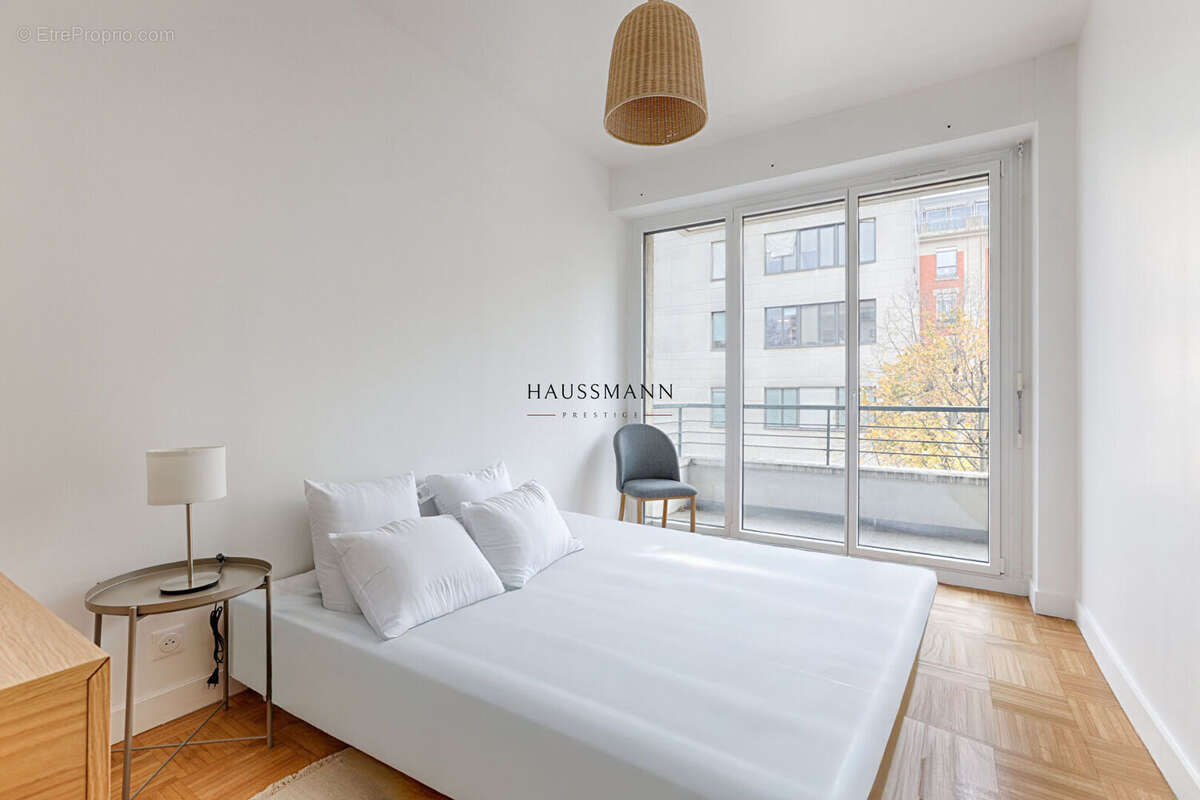 Appartement à NEUILLY-SUR-SEINE